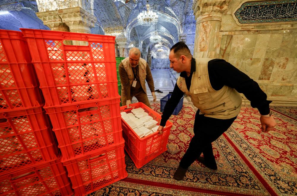 من بركات المولى أمير المؤمنين(ع) .. مأدبة إفطار جماعية لآلاف الصائمين في صحن السيدة فاطمة (ع)