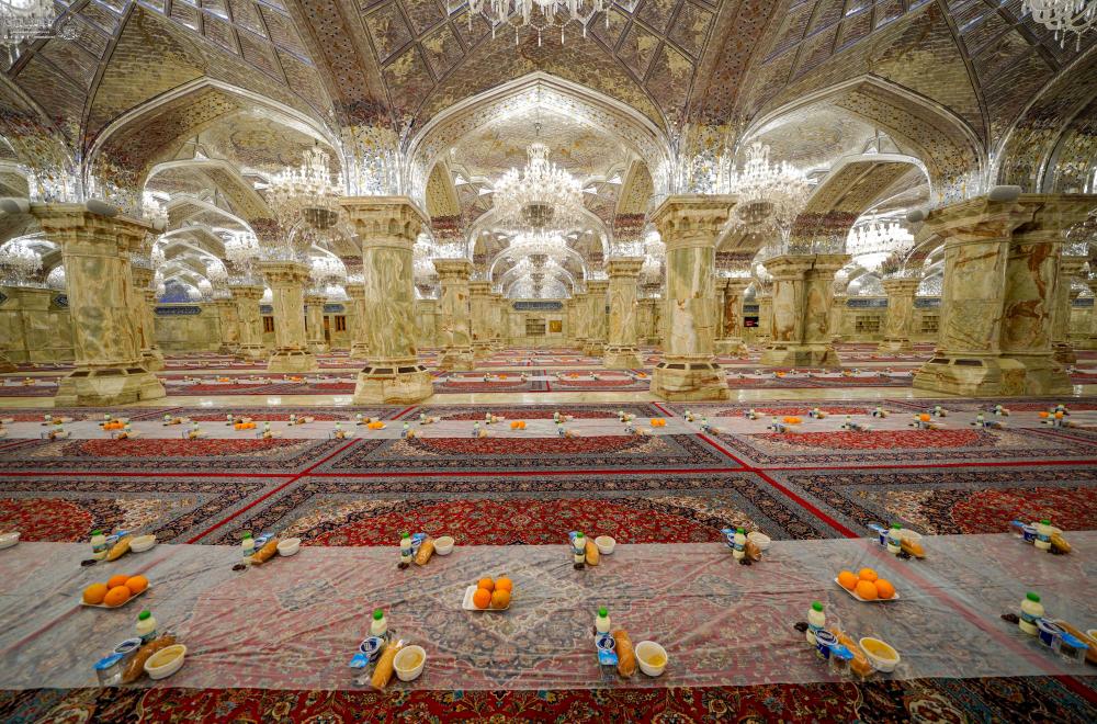 من بركات المولى أمير المؤمنين(ع) .. مأدبة إفطار جماعية لآلاف الصائمين في صحن السيدة فاطمة (ع)