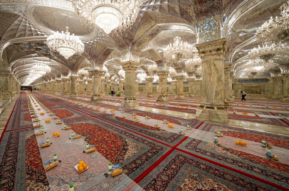 من بركات المولى أمير المؤمنين(ع) .. مأدبة إفطار جماعية لآلاف الصائمين في صحن السيدة فاطمة (ع)