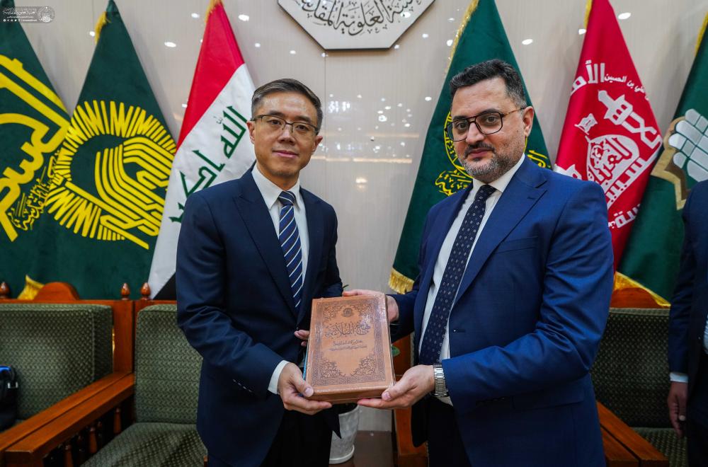وفدٌ دبلوماسيّ صينيّ يزور العتبة العلوية المقدسة 
