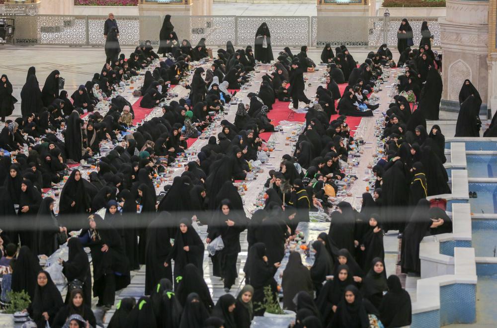100 ألف وجبة إفطار ومآدب كُبرى في صحن السيدة فاطمة (ع) .. العتبة العلوية المقدسة تستقبل ملايين الزائرين بذكرى شهادة أمير المؤمنين(ع)