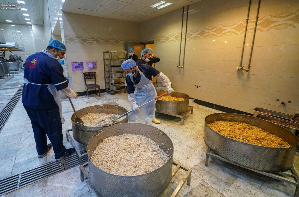 100 ألف وجبة إفطار ومآدب كُبرى في صحن السيدة فاطمة (ع) .. العتبة العلوية المقدسة تستقبل ملايين الزائرين بذكرى شهادة أمير المؤمنين(ع)