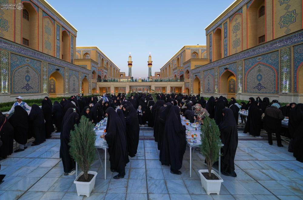 مأدبة إفطار في ليلة القدر الثالثة .. مضيف الزائرين يُقدِّم 90 ألف وجبة إفطار في شهر رمضان  