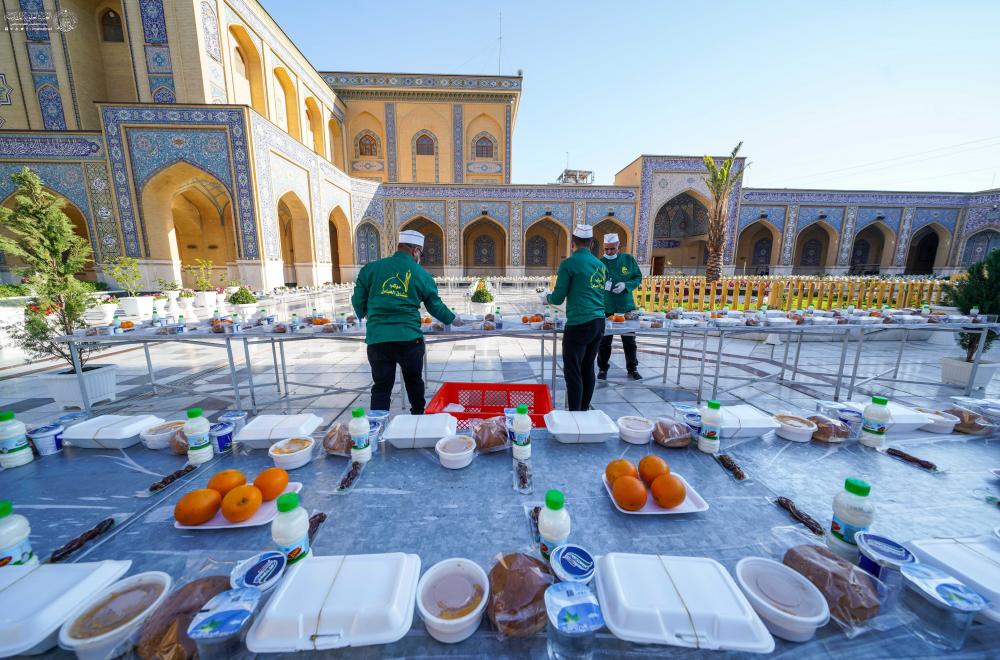 مأدبة إفطار في ليلة القدر الثالثة .. مضيف الزائرين يُقدِّم 90 ألف وجبة إفطار في شهر رمضان  
