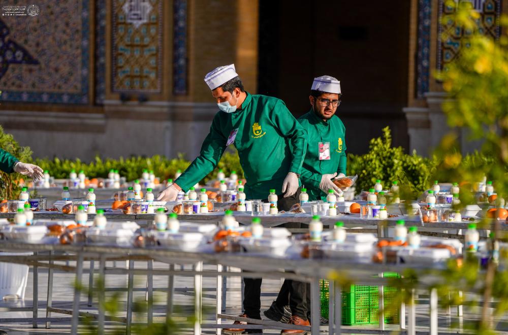 مأدبة إفطار في ليلة القدر الثالثة .. مضيف الزائرين يُقدِّم 90 ألف وجبة إفطار في شهر رمضان  
