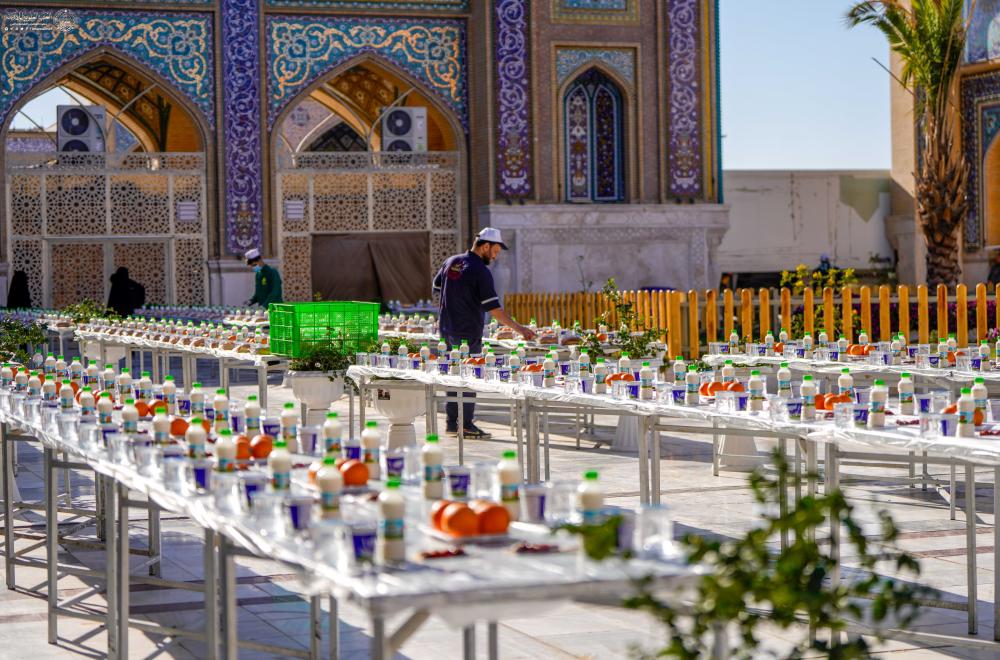 مأدبة إفطار في ليلة القدر الثالثة .. مضيف الزائرين يُقدِّم 90 ألف وجبة إفطار في شهر رمضان  