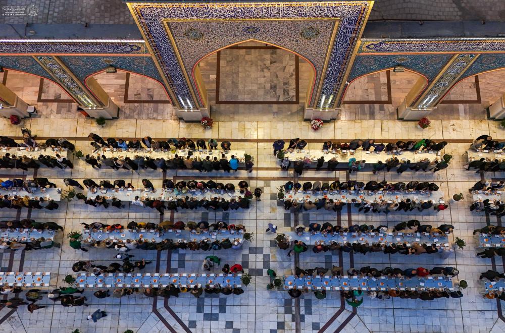 مأدبة إفطار في ليلة القدر الثالثة .. مضيف الزائرين يُقدِّم 90 ألف وجبة إفطار في شهر رمضان  