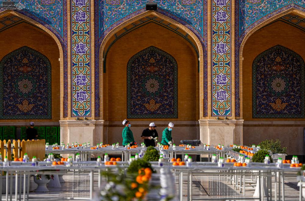 مأدبة إفطار في ليلة القدر الثالثة .. مضيف الزائرين يُقدِّم 90 ألف وجبة إفطار في شهر رمضان  