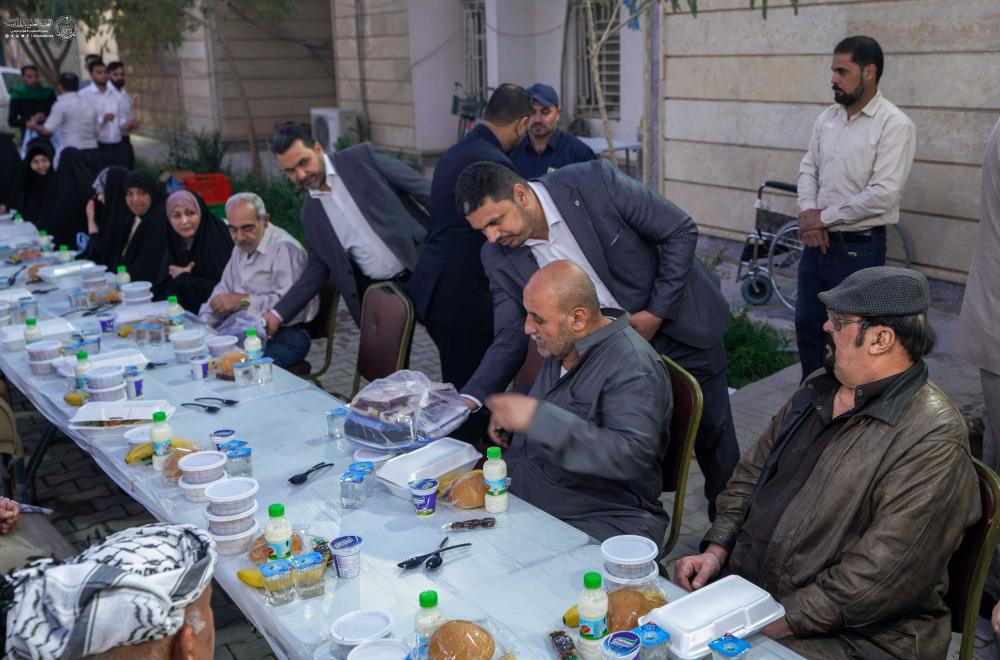 في إطار رعايتها الأبوية .. العتبة العلوية المقدسة تُقيم مأدبة إفطار للنزلاء في دار المُسنّين في النجف الأشرف
