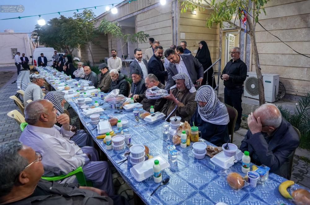 في إطار رعايتها الأبوية .. العتبة العلوية المقدسة تُقيم مأدبة إفطار للنزلاء في دار المُسنّين في النجف الأشرف