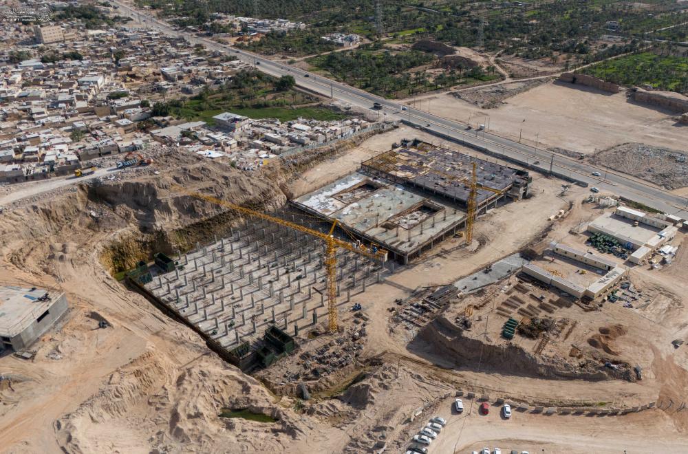 بوتيرة متسارعة .. العتبة العلوية المقدسة تشرف على إنشاء مشروع " مرآب النجف الكبير"   