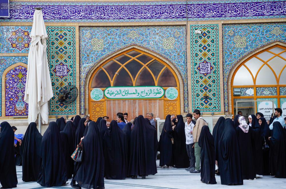 من مرقد أمير المؤمنين (ع) .. آلاف الأزواج يبدؤون حياتهم في كنف البركة والطمأنينة من داخل العراق وخارجه 