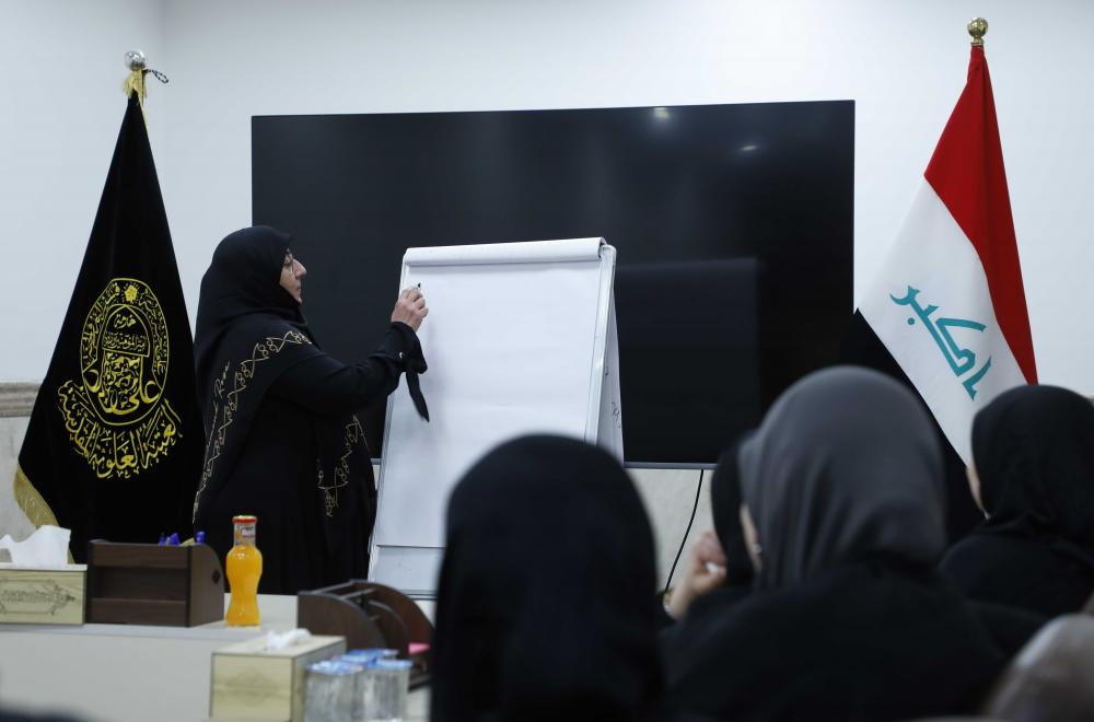 لتعزيز التواصل مع الزائرات الأجنبيات : العتبة العلويّة المقدّسة تُطلق دورة لتعليم اللغة الإنجليزية لخادمات القسم النسويّ