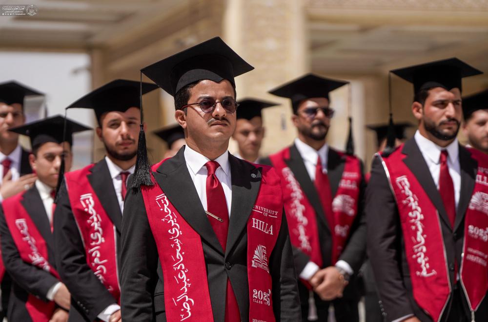 طلبة قسم التخدير في جامعة الحلّة يؤدّون قَسم التخرّج في رحاب العتبة العلويّة المقدّسة