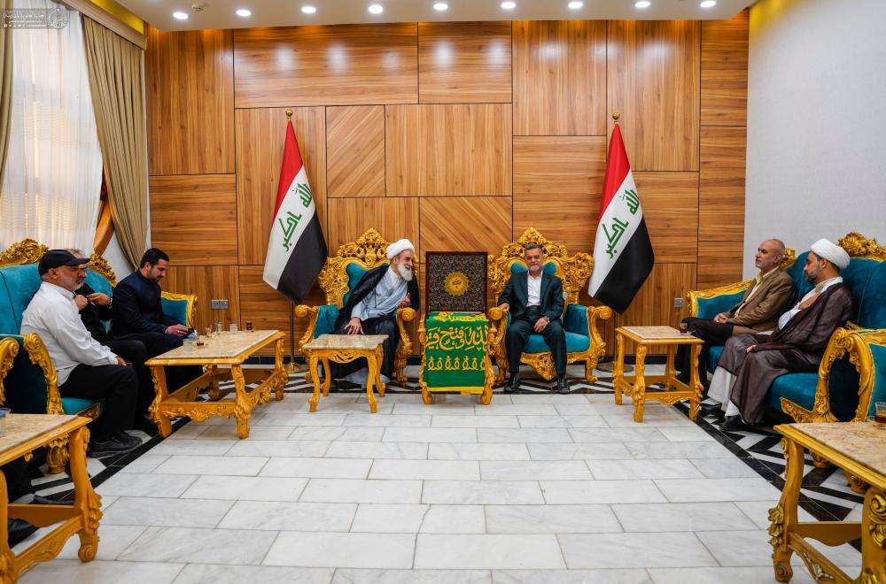 بأجواء ولائية و احتفاء رسمي .. الأمانة العامّة للعتبة العلويّة المقدّسة تستقبل راية الإمام الرضا (ع)