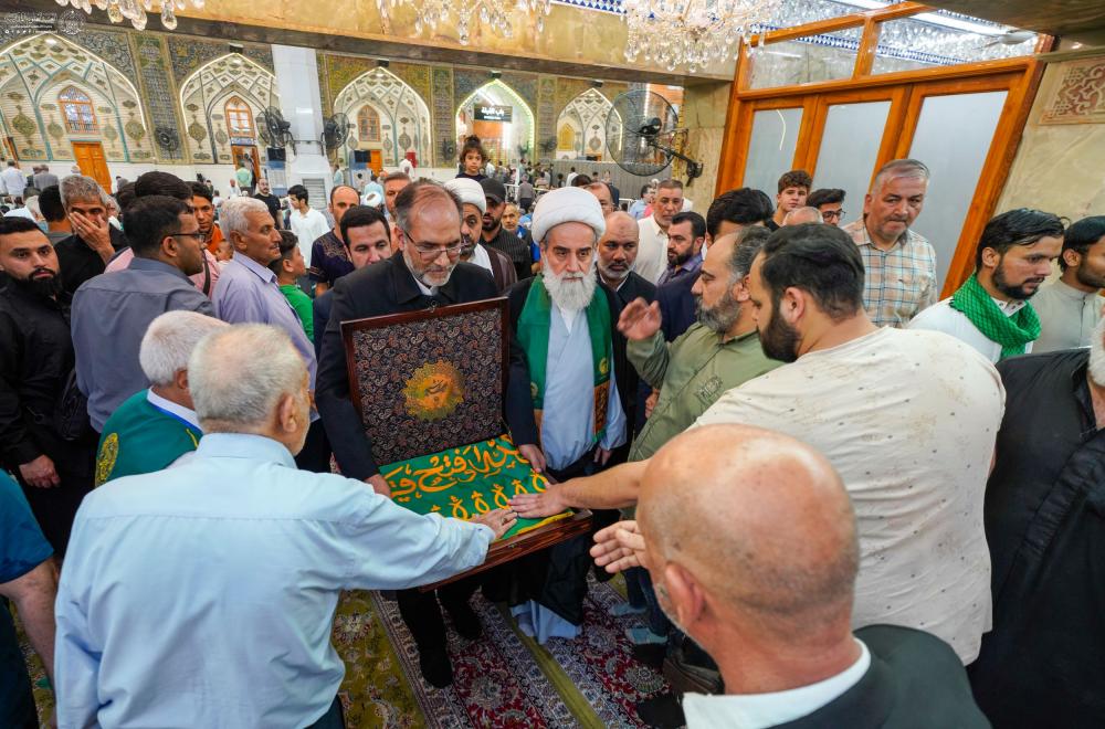 بأجواء ولائية و احتفاء رسمي .. الأمانة العامّة للعتبة العلويّة المقدّسة تستقبل راية الإمام الرضا (ع)