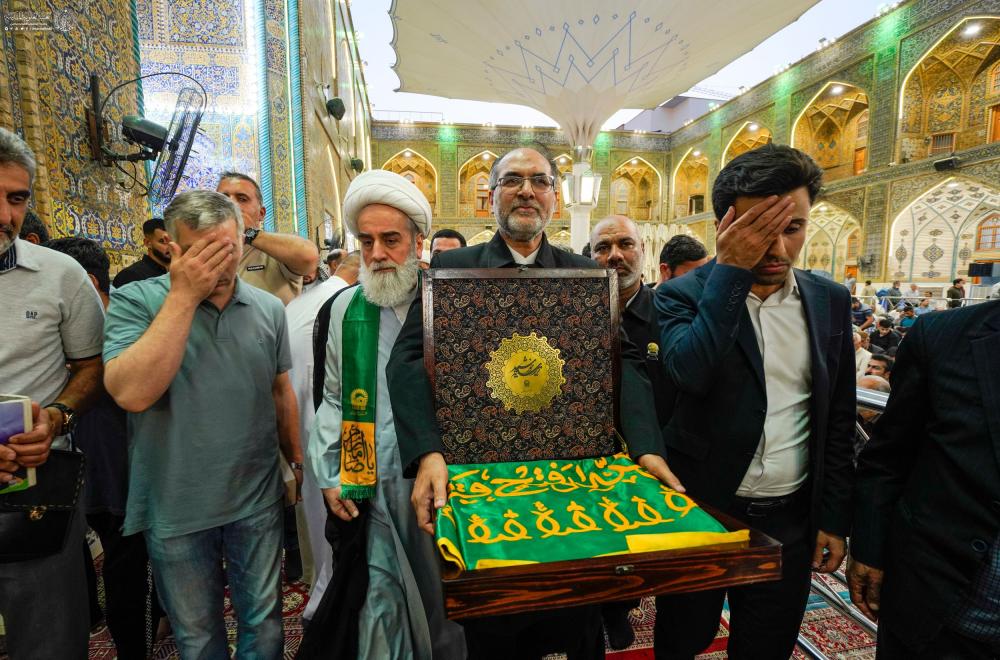 بأجواء ولائية و احتفاء رسمي .. الأمانة العامّة للعتبة العلويّة المقدّسة تستقبل راية الإمام الرضا (ع)