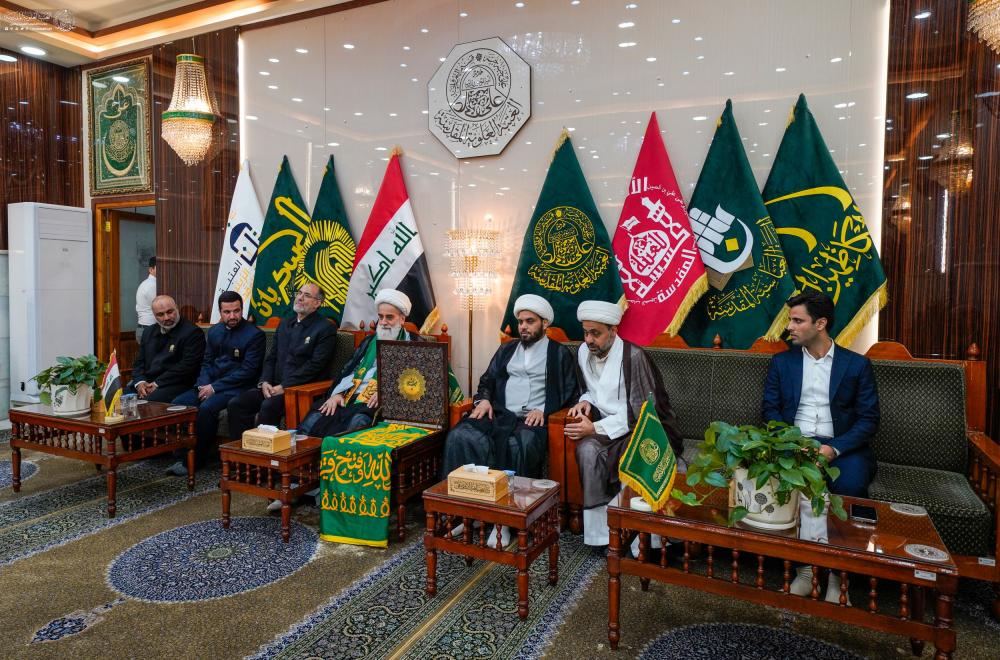 بأجواء ولائية و احتفاء رسمي .. الأمانة العامّة للعتبة العلويّة المقدّسة تستقبل راية الإمام الرضا (ع)