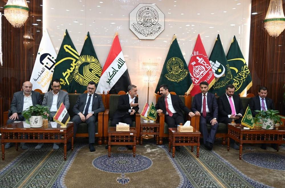 وزير العدل يتشرّفُ بزيارة مرقد أمير المؤمنين (عليه السلام)