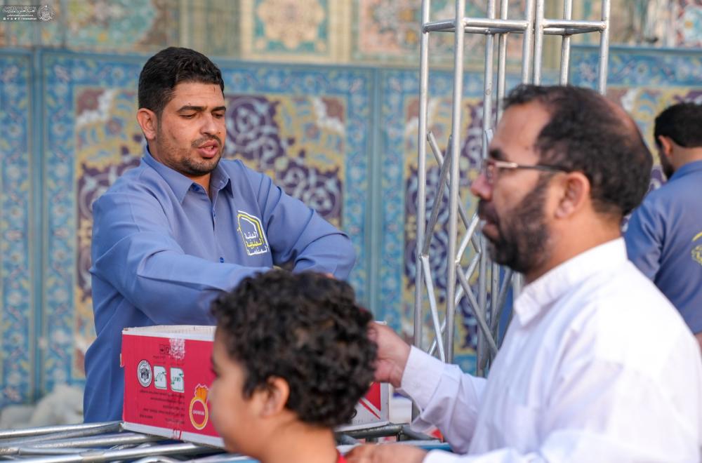 العتبة العلويّة المقدّسة تشارك بتقديم الخدمات للزائرين بمناسبة مولد الإمام الرضا (ع) في مشهد المقدّسة 