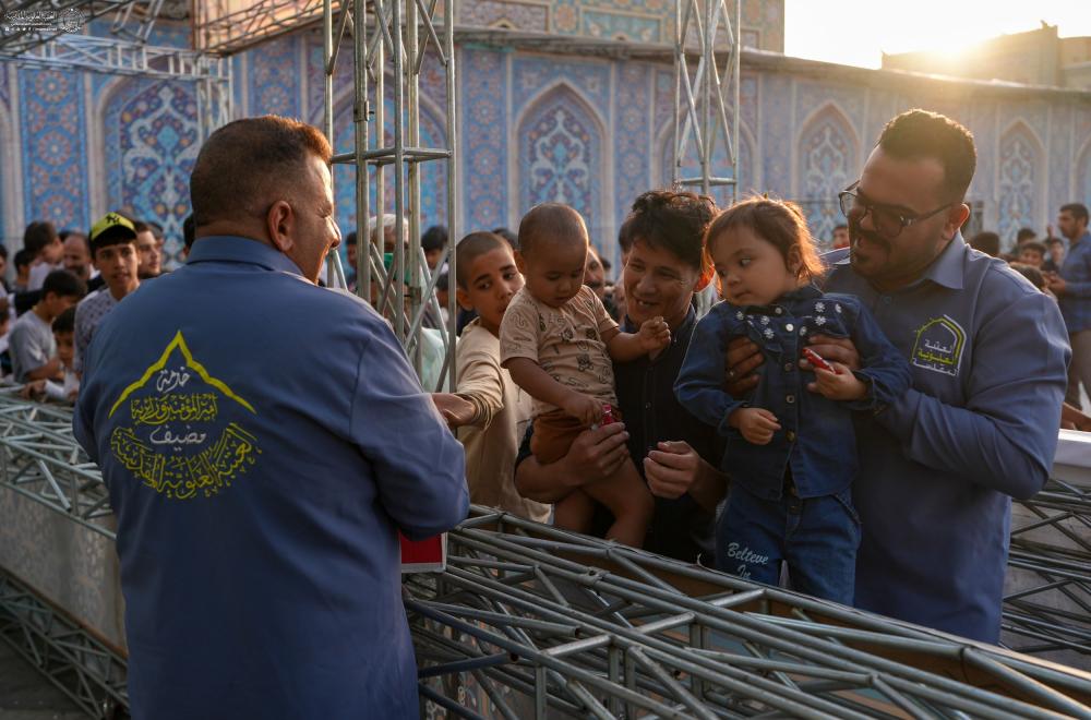 العتبة العلويّة المقدّسة تشارك بتقديم الخدمات للزائرين بمناسبة مولد الإمام الرضا (ع) في مشهد المقدّسة 