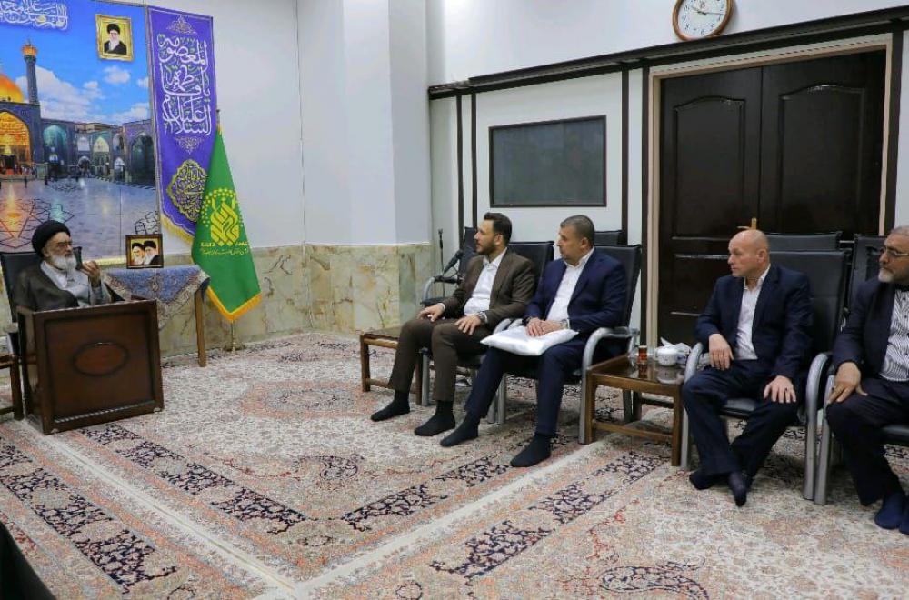 استعدادًا لإحياء عيد الله الأكبر .. العتبة العلوية المقدسة تُسلّم راية الغدير إلى مرقد السيدة المعصومة (ع) 