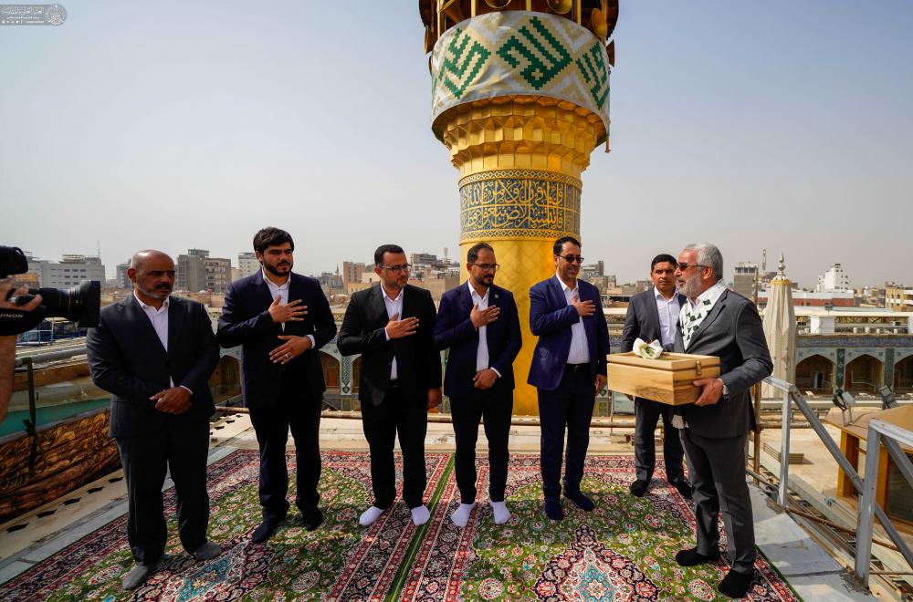 العتبة العلويّة المقدّسة تُطلق فعاليات "أسبوع الغدير الدولي" برفع راية العيد الأكبر من مرقد أمير المؤمنين (ع)