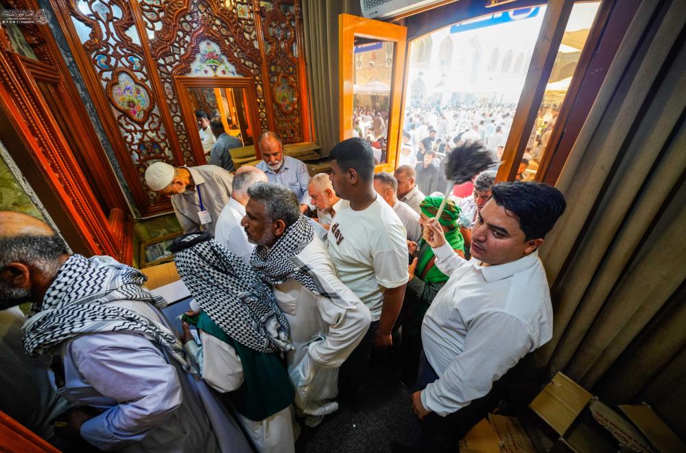 بمناسبة عيد الغدير  الأغرّ .. العتبة العلويّة المقدّسة توزّع 75  ألف هدية للزائرين احتفاءً بهذه المناسبة المباركة 