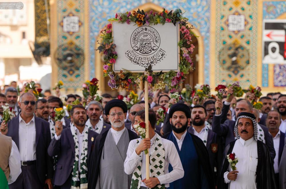 خَدَمُ العتبة العلويّة المقدّسة يُجدّدون الولاء أمام سيّد بيعة الغدير الأغرّ (ع) داخل الصحن الشريف