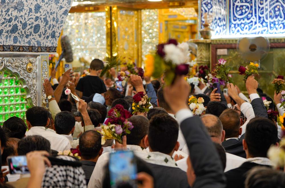 خَدَمُ العتبة العلويّة المقدّسة يُجدّدون الولاء أمام سيّد بيعة الغدير الأغرّ (ع) داخل الصحن الشريف