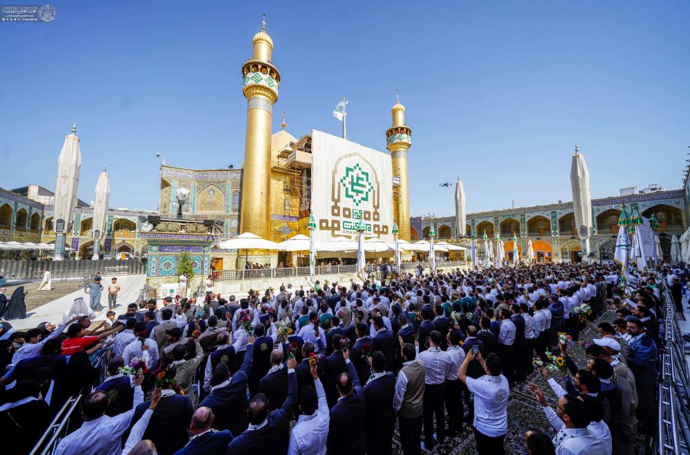 خَدَمُ العتبة العلويّة المقدّسة يُجدّدون الولاء أمام سيّد بيعة الغدير الأغرّ (ع) داخل الصحن الشريف