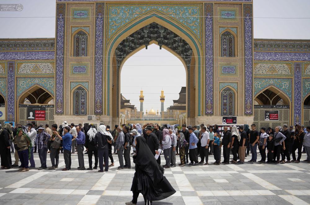 العتبة العلويّة المقدّسة تفتتح أولى مواقع الضيافة وتوزّع آلاف الوجبات لزوّار الأربعين