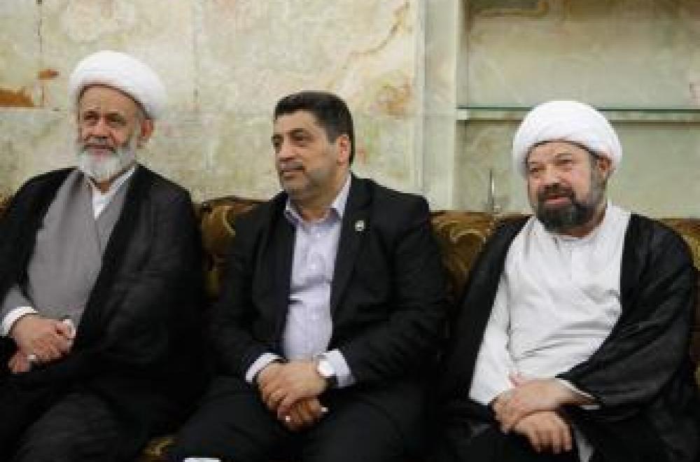 الأمين العام للعتبة الكاظمية المقدسة يتشرف بزيارة مرقد أمير المؤمنين عليه السلام
