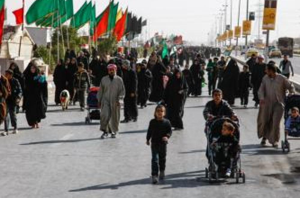 الحشود المليونية المعزّية بوفاة الرسول الأعظم صلى الله عليه واله وسلم تنهي مراسم زيارة أمير المؤمنين(عليه السلام)