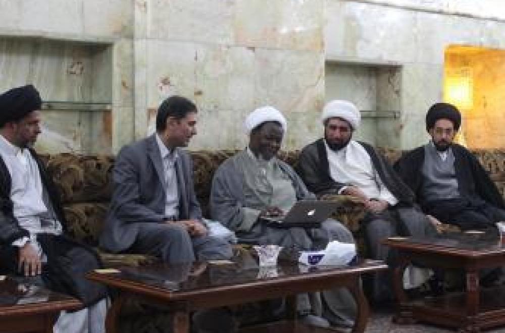 وفد من مستبصري نيجيريا يتشرفون بزيارة مرقد أمير المؤمنين عليه السلام