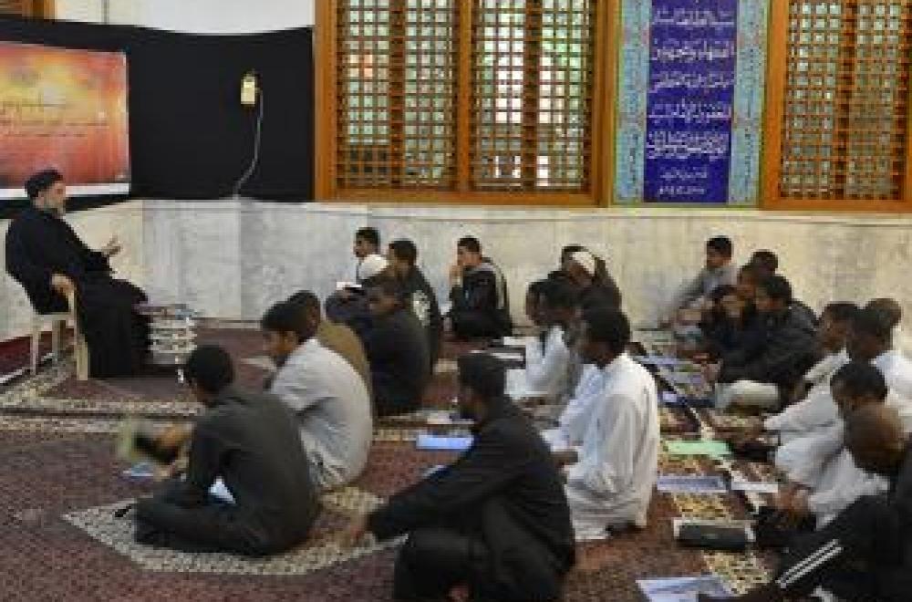 العتبة العلوية المقدسة تحتضن دورة تبليغية لطلبة الحوزة العلمية الاجانب