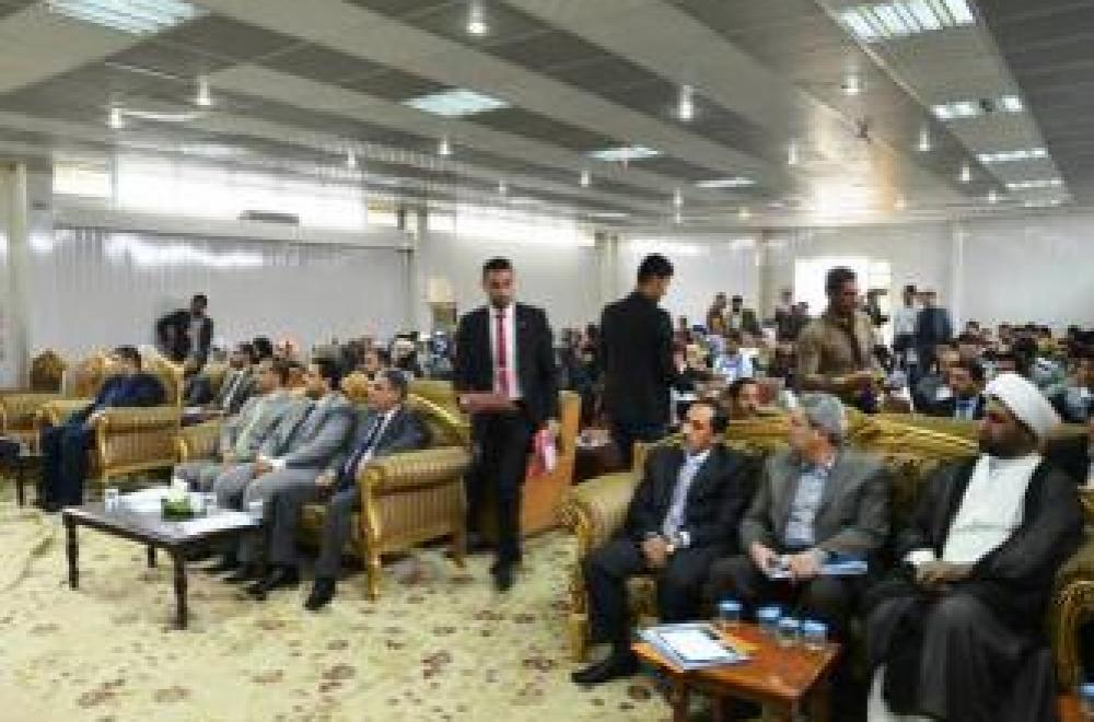 وفدٌ من العتبة العلوية المقدسة يشارك في ورشة جامعية متخصصة ناقشت دور مواقع التواصل الإجتماعي في سلوك الطالب الجامعي