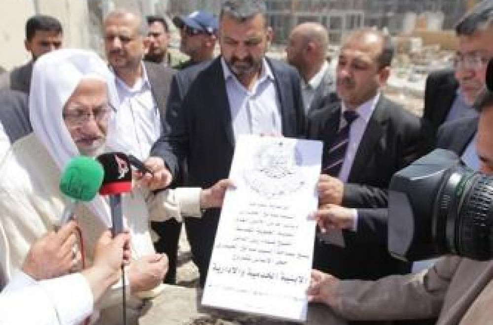 رئيس ديوان الوقف الشيعي برفقة مسؤولي العتبة العلوية المقدسة يرسي حجر الأساس لمجموعة من المشاريع الاستراتيجية