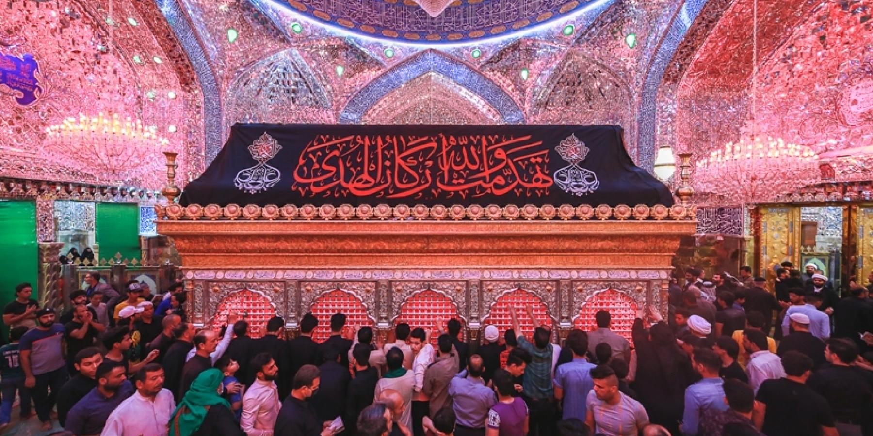 الحرم العلوي في صبيحة جرح أمير المؤمنين(ع) محاطا بأفئدة المعزين التي أعتصرها ألم المصاب ( صور )
