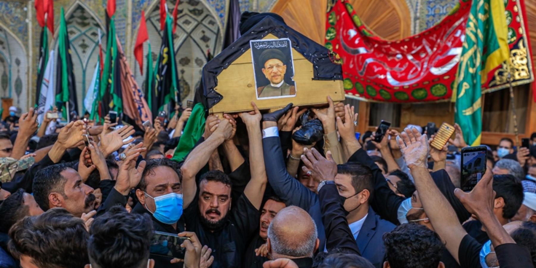 جانب من تشييع الخطيب الفقيد السيد جاسم الطويرجاوي ( رحمه الله تعالى ) من مرقد أمير المؤمنين(عليه السلام)
