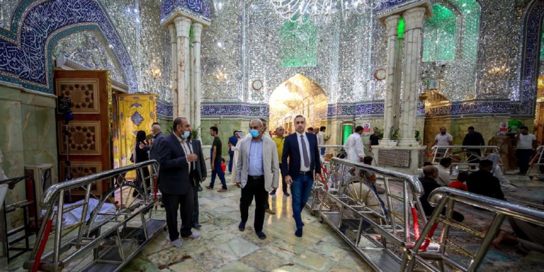 وفد منظمة نداء جنيف الدولية يتشرف بزيارة مرقد أمير المؤمنين (ع)