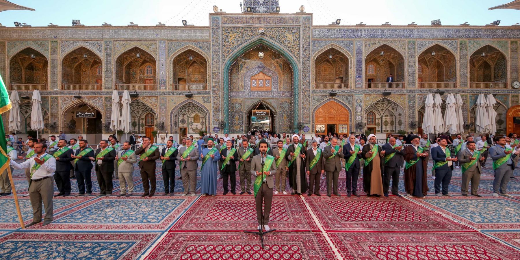 منتسبو العتبة العلوية يؤدون الزيارة الصباحية بحضور الوفود المشاركة في مؤتمر العلاقات الدولي
