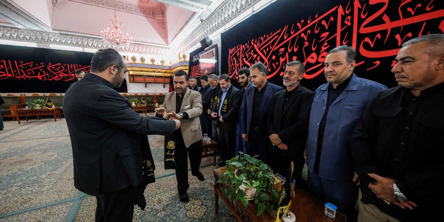 محافظ ايلام الإيرانية الدكتور حسن بهرام نيا يتشرف بزيارة العتبة العلوية المقدسة