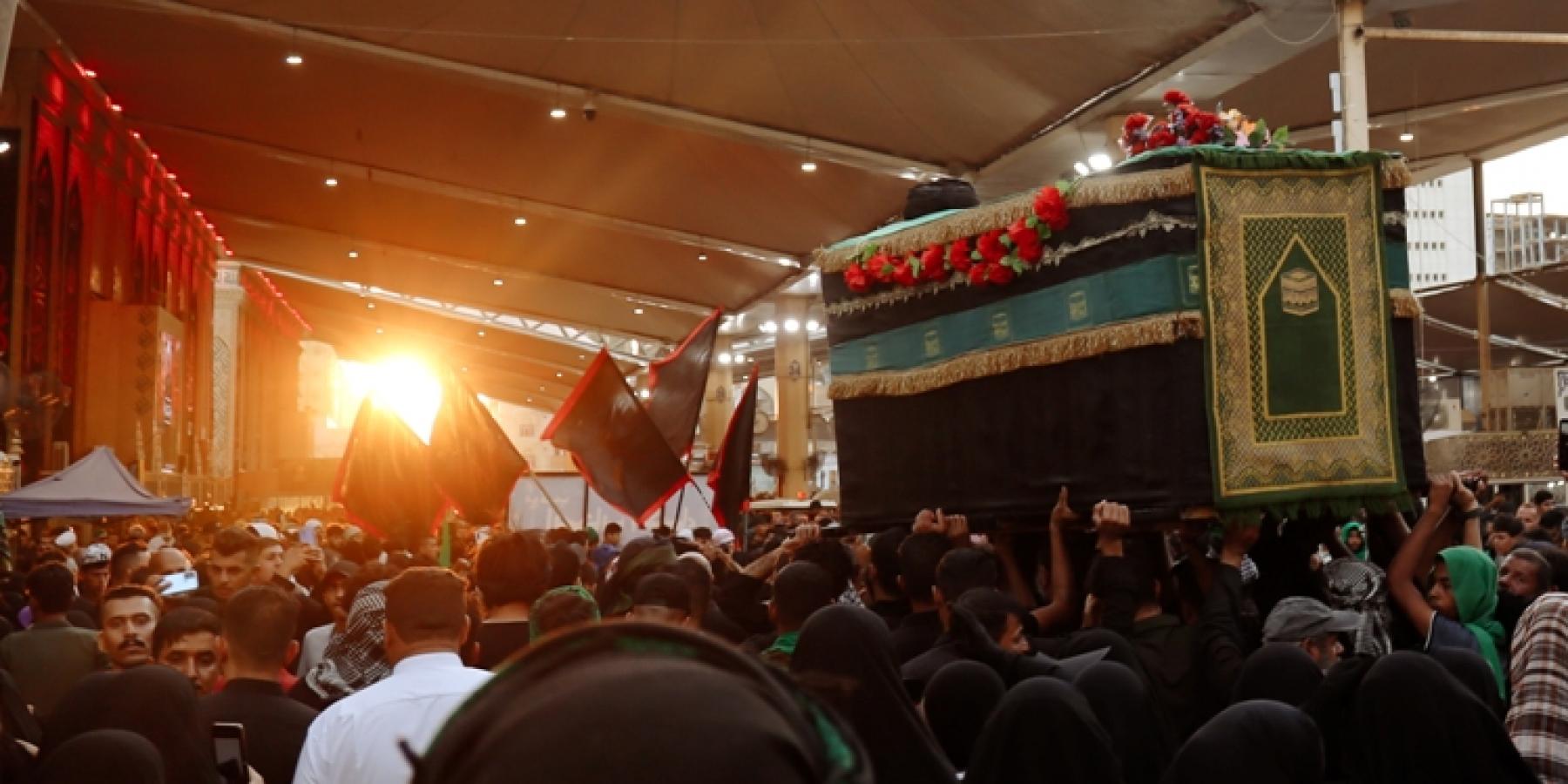 هيئة مواكب العتبة العلوية تستقبل مواكب العزاء في ذكرى رحيل سيد الكائنات (صلى الله عليه وآله وسلم) 