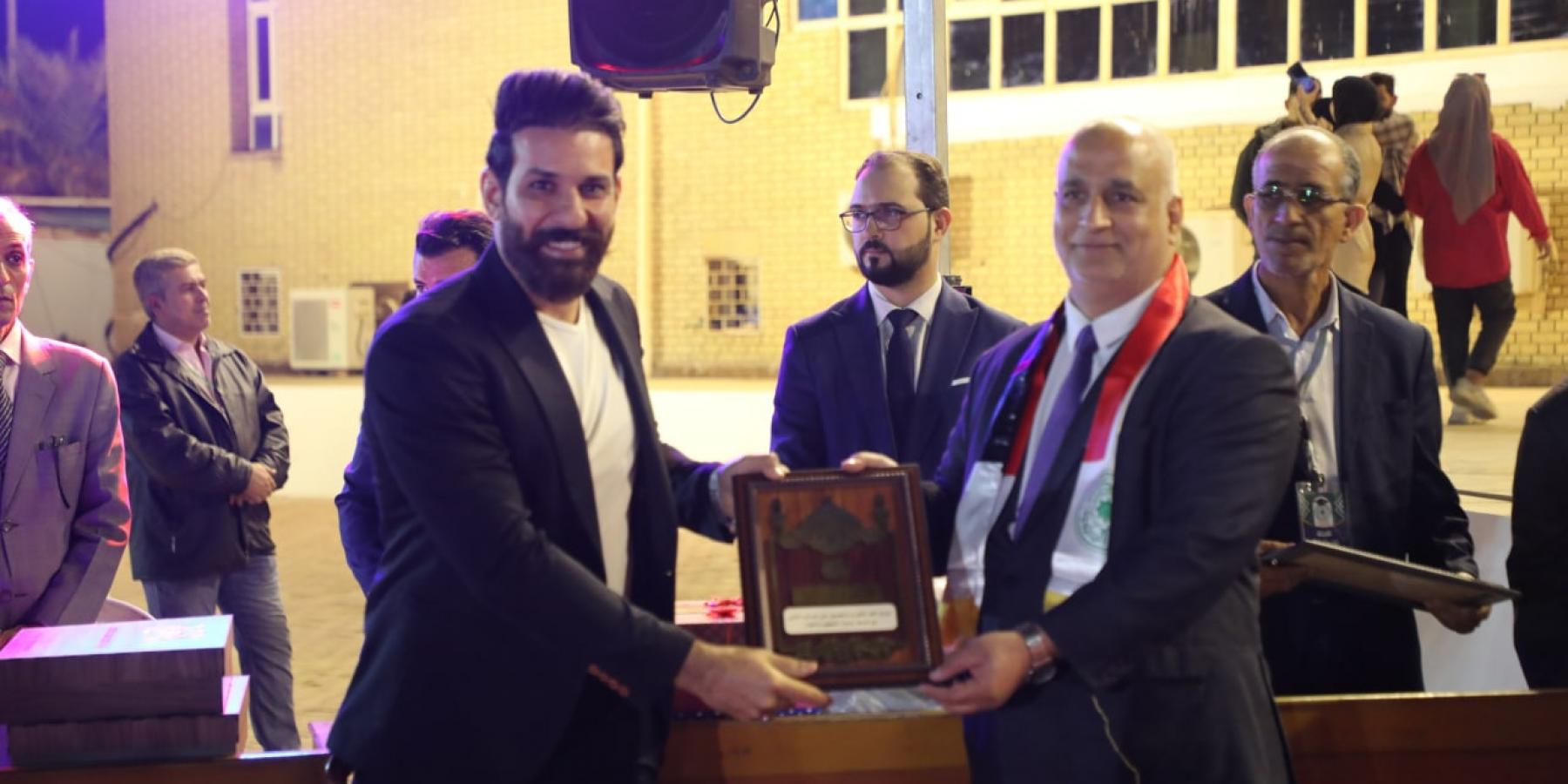 العتبة العلوية تحتفي بالطلبة الأوائل من كليات جامعة الكوفة في يوم تخرجهم