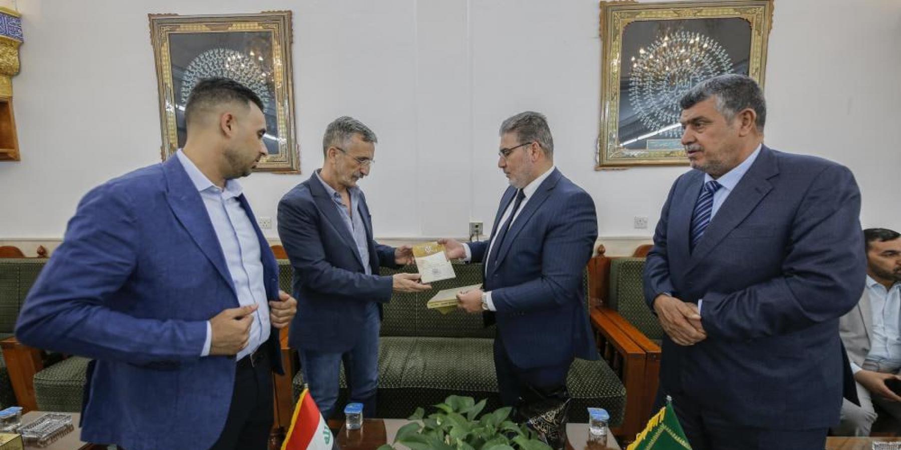 مركز أمير المؤمنين (عليه السلام) للترجمة يعلن عن إصداراته المتنوعة المهداة للشخصيات الأجنبية خلال عام 2022م