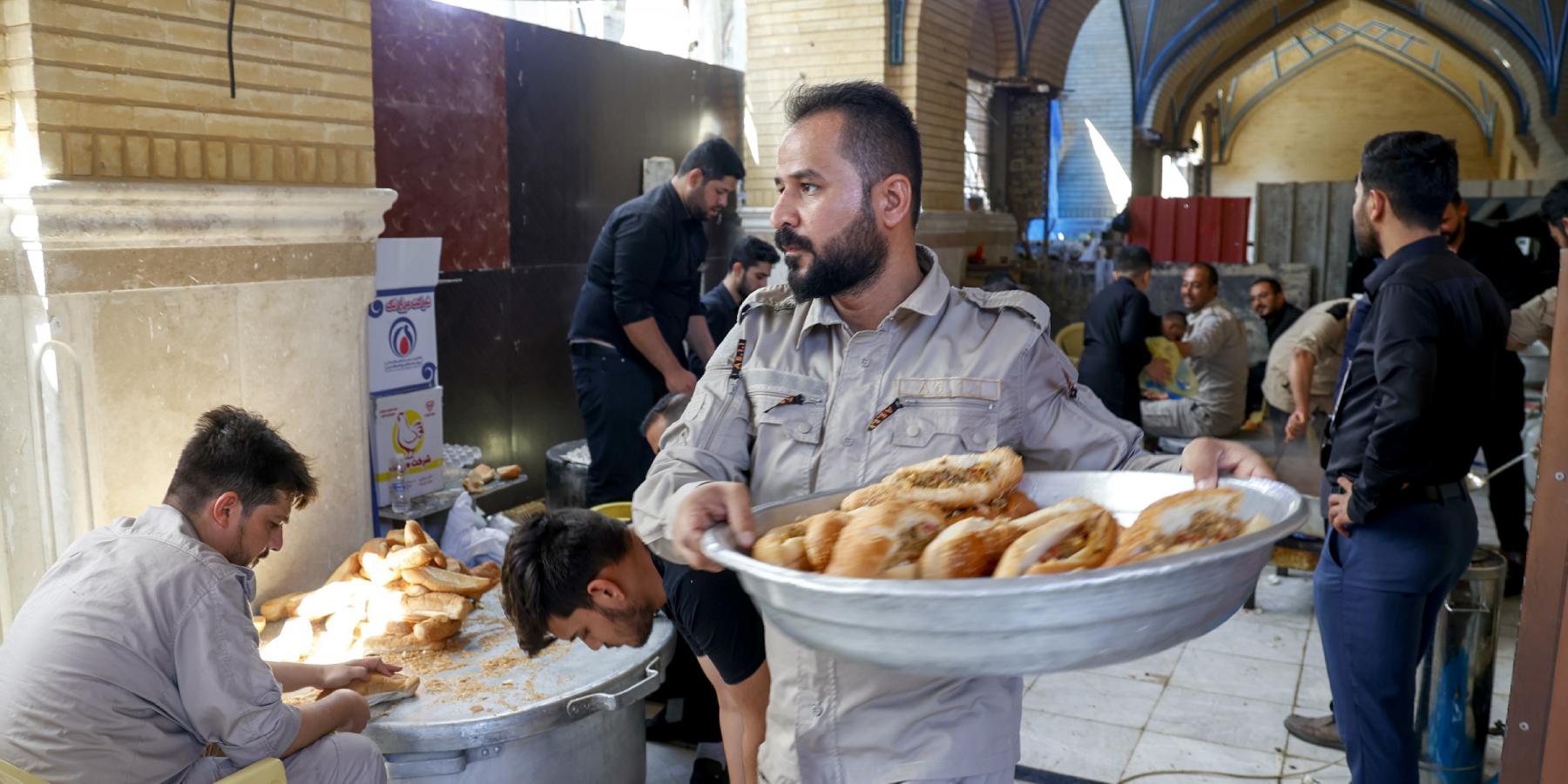 قسم الشؤون الهندسية في العتبة العلوية المقدسة يفتتح منفذاً لخدمة زائري الأربعين