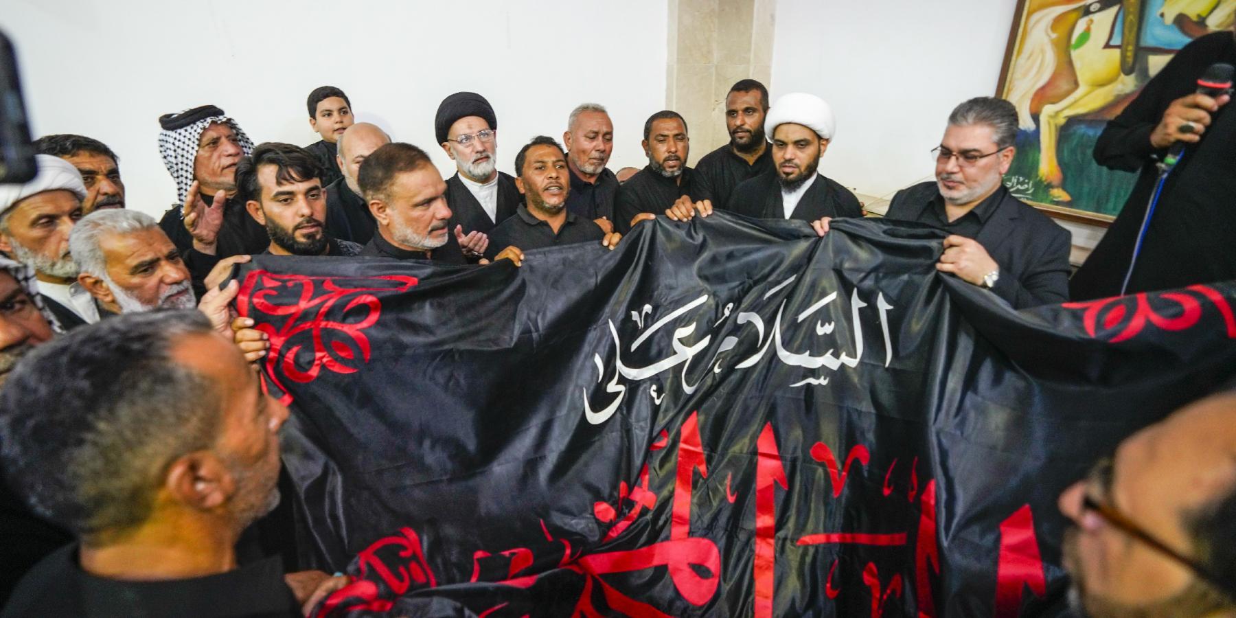 وفد العتبة العلوية المقدسة يحضر مجلس عزاء شهداء الخدمة الحسينية في الحيرة  