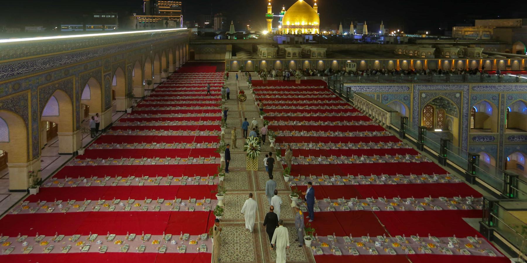ابتهاجاً بمولد النبي الأكرم (ص) وحفيده الإمام الصادق (ع)..العتبة العلوية المقدسة تقيم مأدبةً كبرى للزائرين 