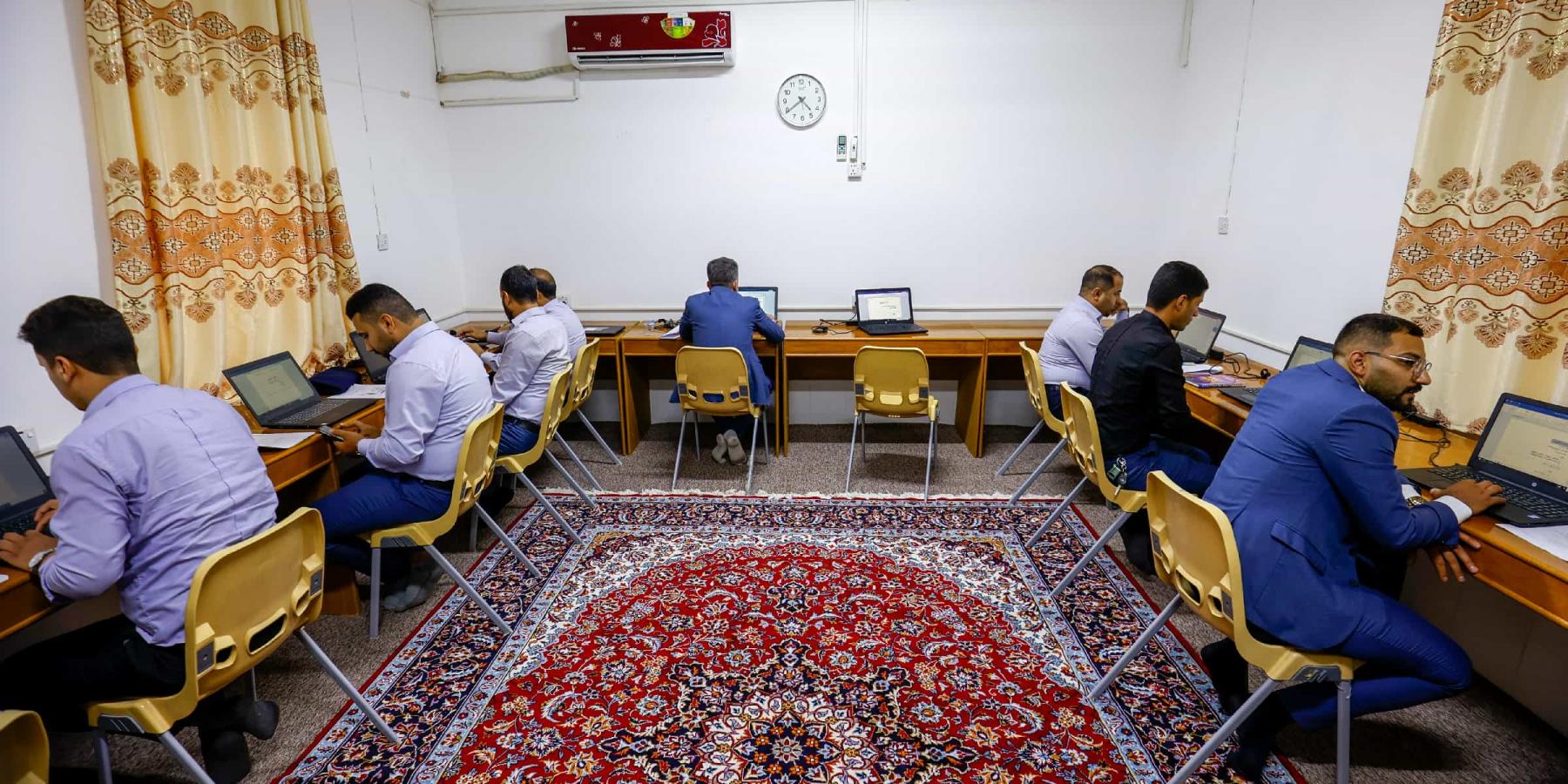 العتبة العلوية المقدسة تُقيم ورش عمل لتعريف الكوادر التربوية بالطرائق التقنية الحديثة في التدريس